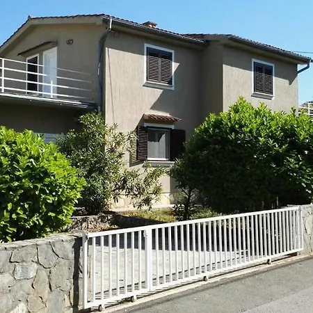 Niccole Apartament Pinezići